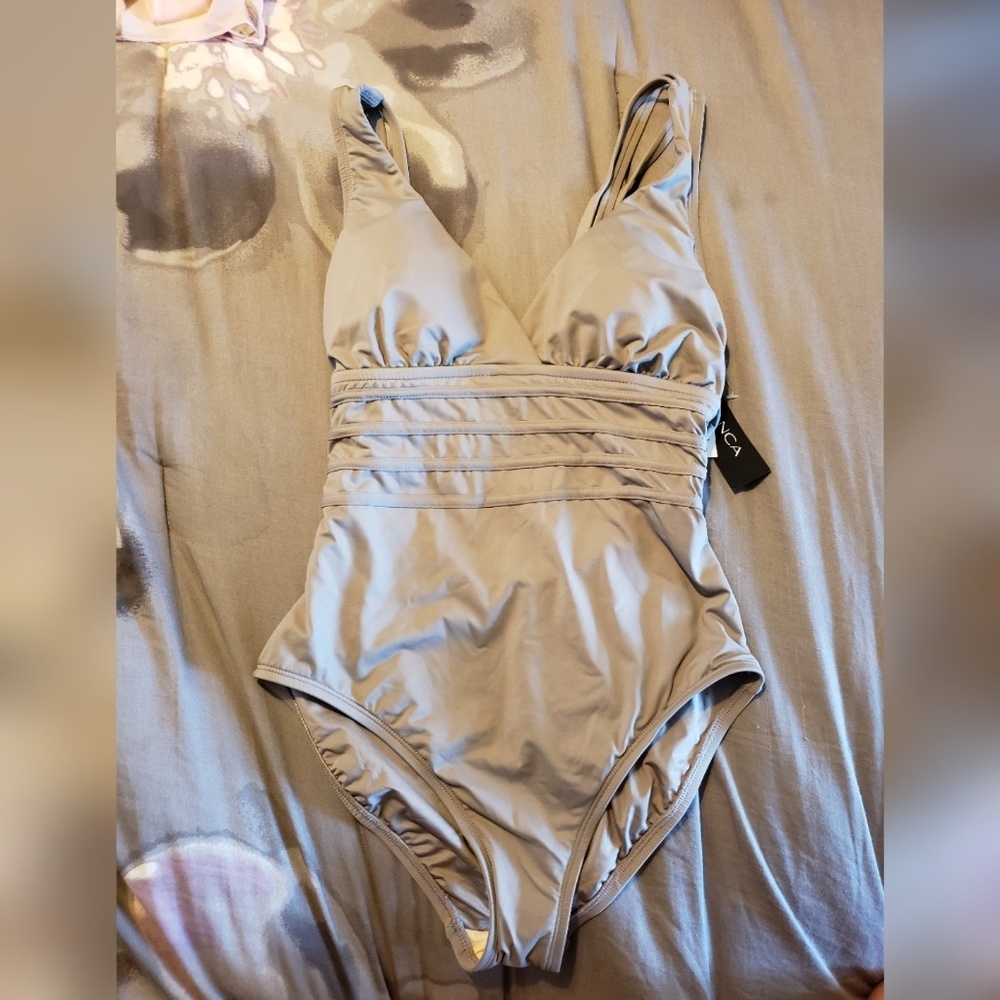 Sold 🔴 La Blanca Island Goddess Multi Strap swim - Picture 4 of 4